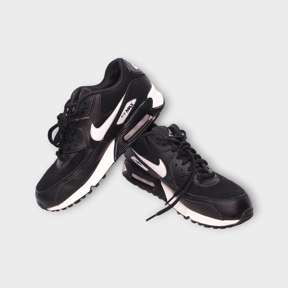 Nike Shoes - Women's Black & White Nike Air Max Sneakers Size 9